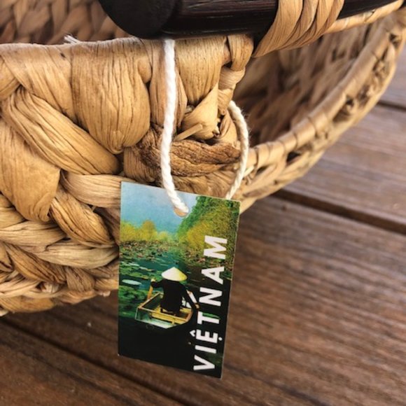 HAND MADE WOVEN BASKET WITH WOODEN HANDLES - Picture 3 of 7